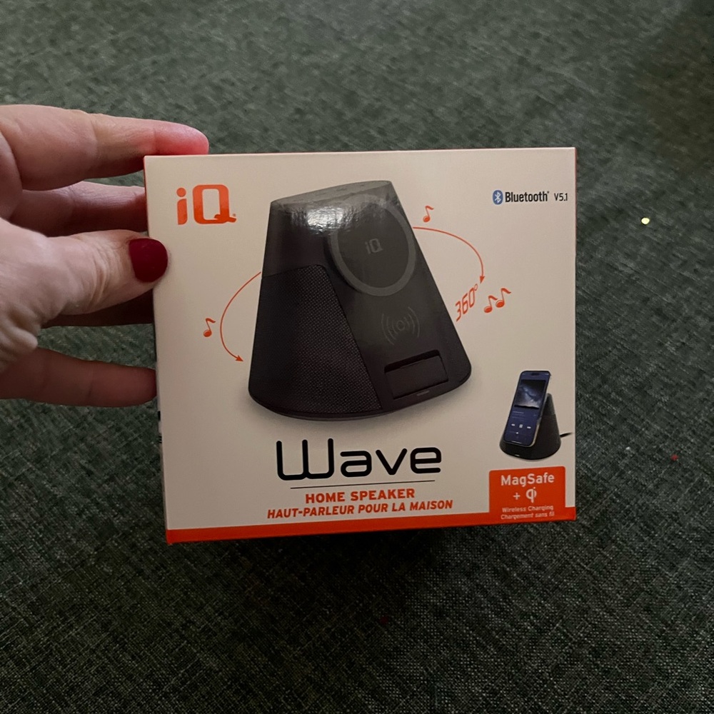 Black Wireless home speaker with charger